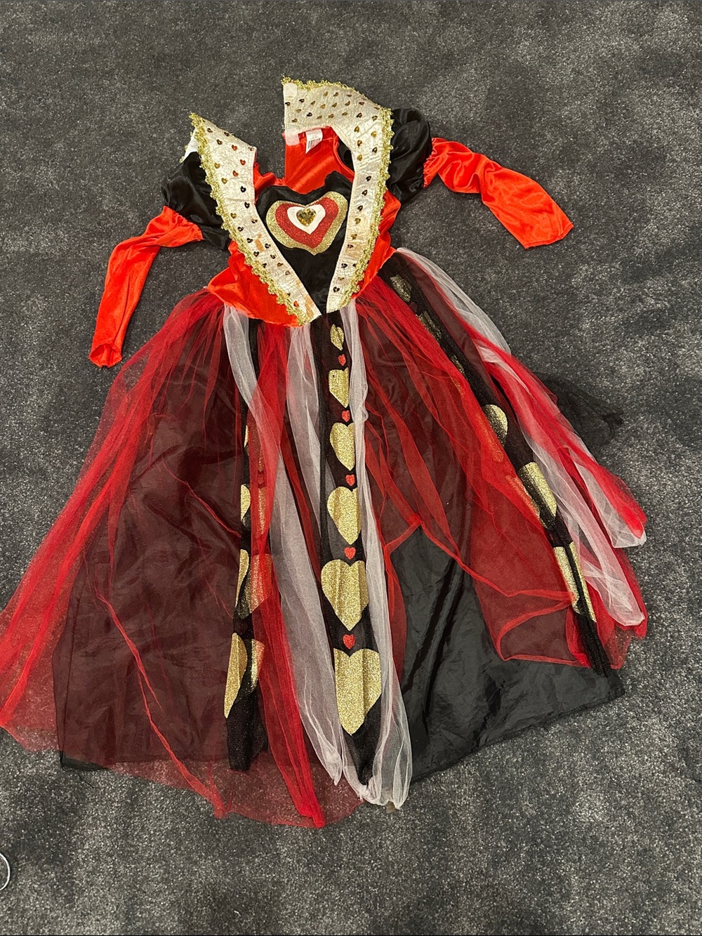 Queen of Hearts, girls costume child size small, 4–6 Alice in Wonderland dressup